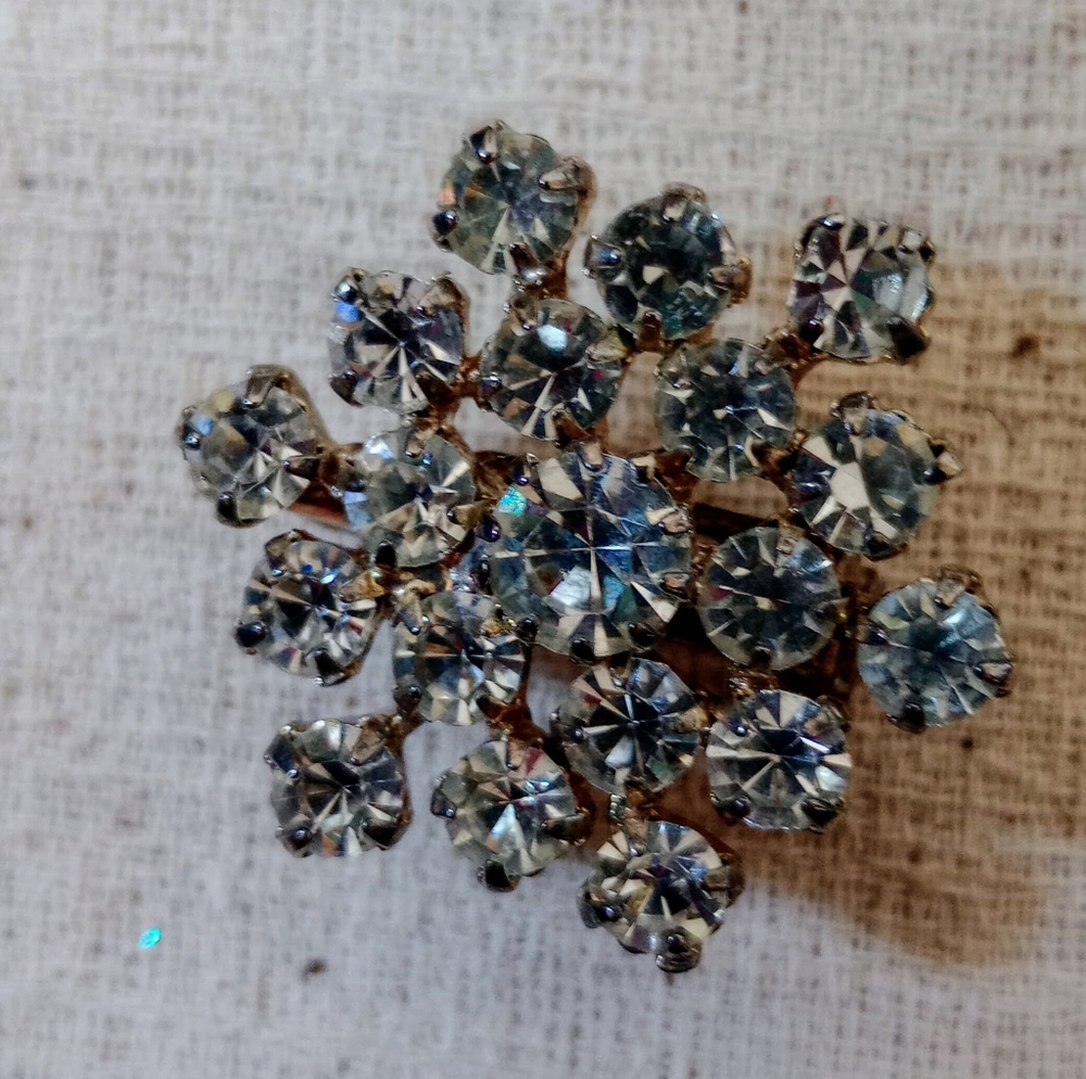 Snowflake Glimmer Pin
